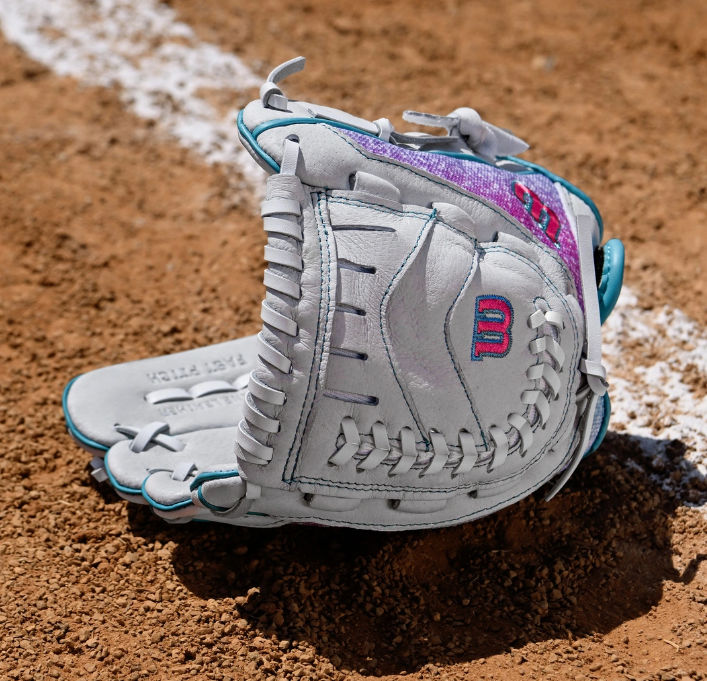 Wilson 2026 Flash™ 11.5" Youth Fastpitch Glove- Right Hand Throw