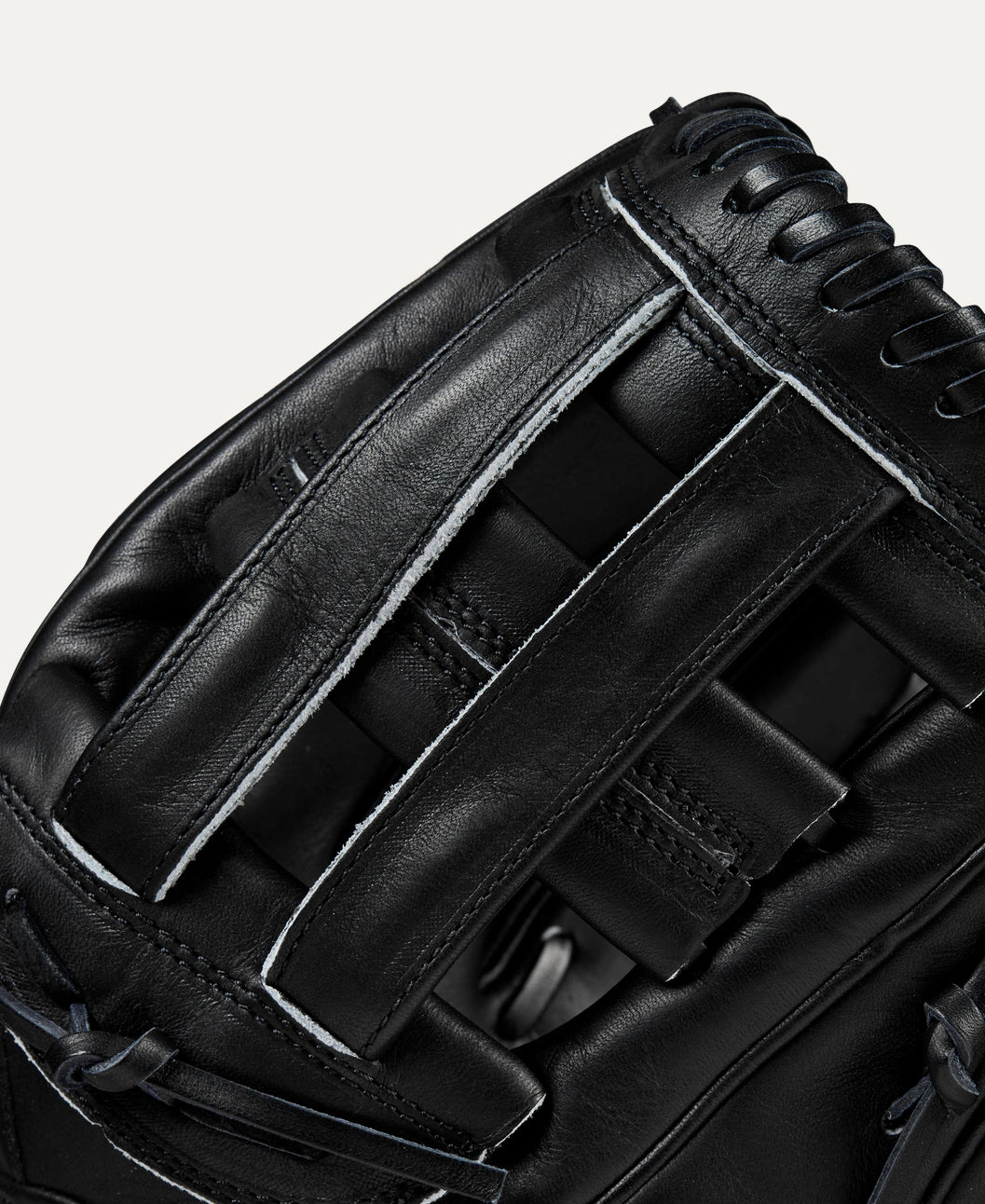 Wilson A2000 DW5 GD SERIES BLACK 12-Inch Infield Baseball Glove, Right Hand Throw