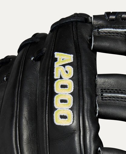 Wilson A2000 DW5 GD SERIES BLACK 12-Inch Infield Baseball Glove, Right Hand Throw